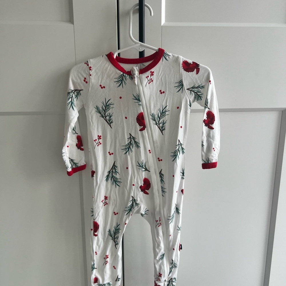 Kyte baby winterberry onesie Christmas pajamas 12-18